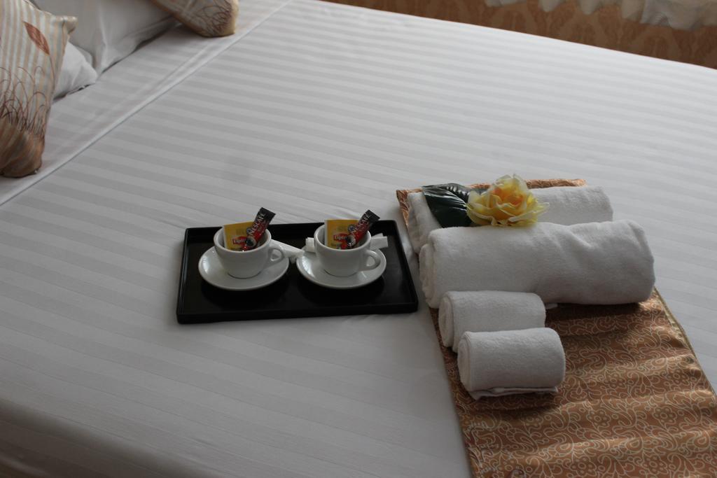 Hotel Kan Kaw Yangon Bagian luar foto