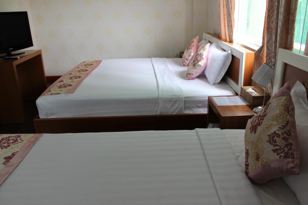 Hotel Kan Kaw Yangon Bagian luar foto