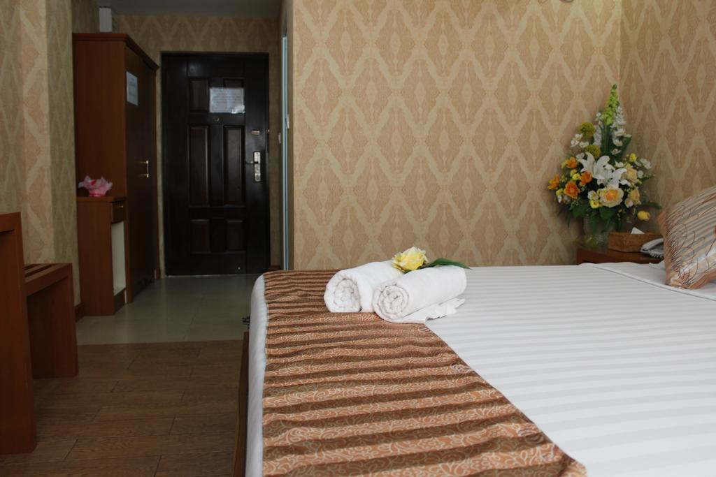 Hotel Kan Kaw Yangon Bagian luar foto