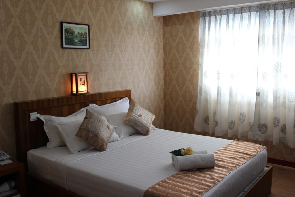 Hotel Kan Kaw Yangon Bagian luar foto