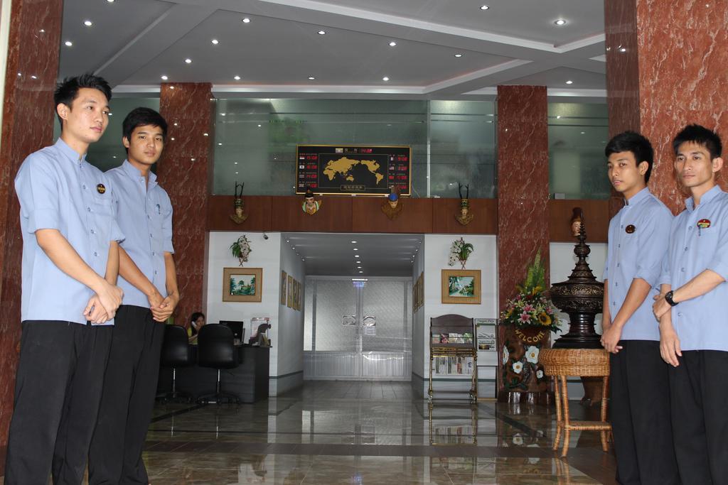 Hotel Kan Kaw Yangon Bagian luar foto